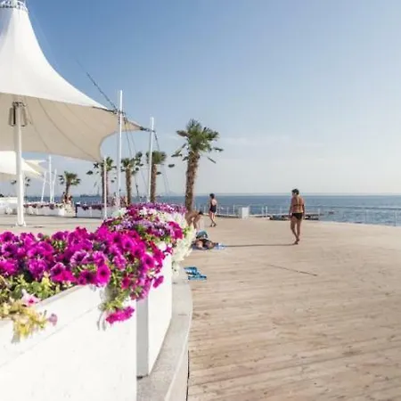 Black Sea Bay View Apartment *